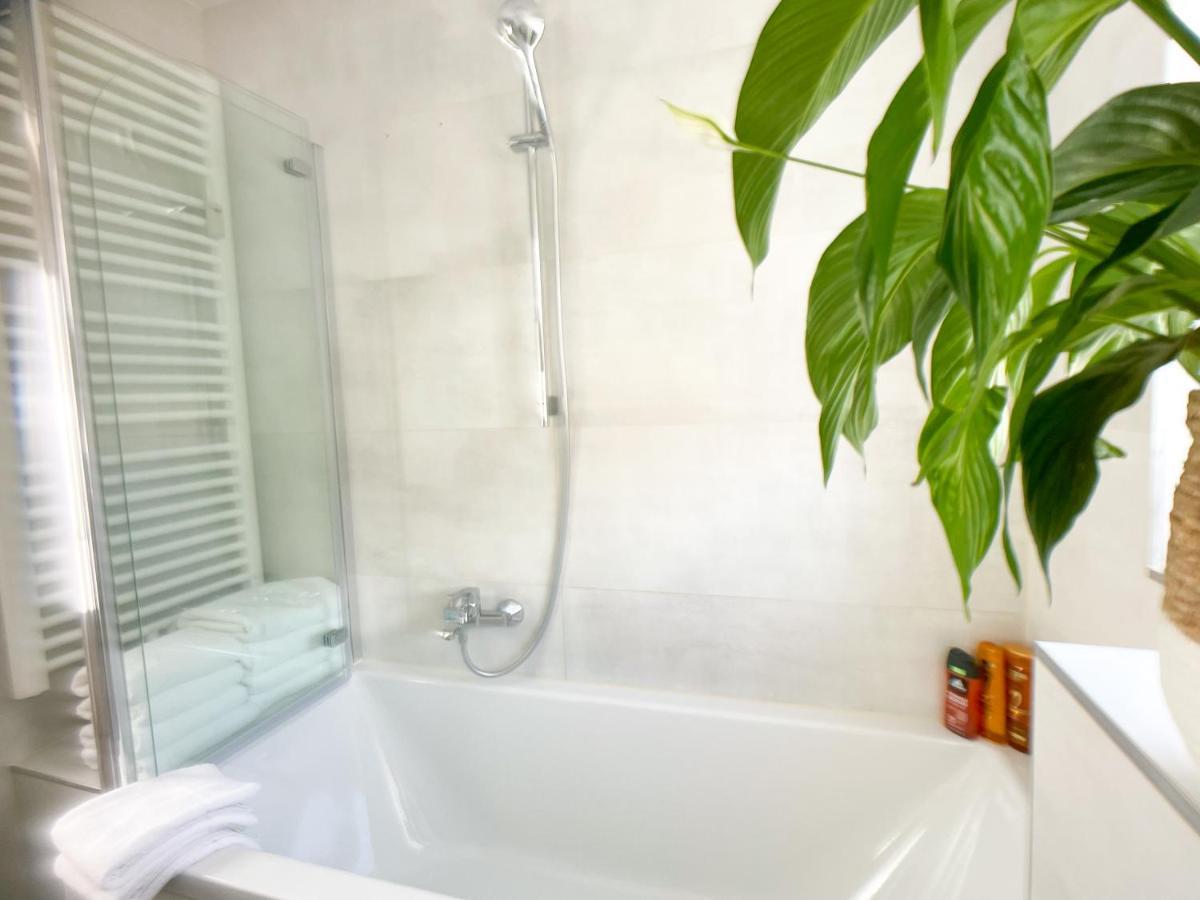 M-Style 01 Apartment Mit Terrasse Und Gasgrill, 24H Self-Check-In, Free Parking, Netflix Neurenberg Buitenkant foto