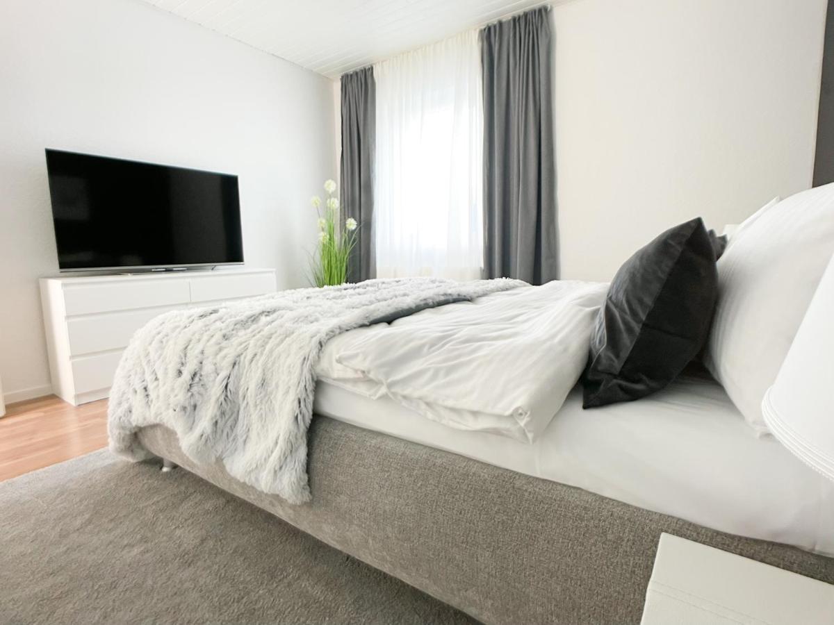 M-Style 01 Apartment Mit Terrasse Und Gasgrill, 24H Self-Check-In, Free Parking, Netflix Neurenberg Buitenkant foto
